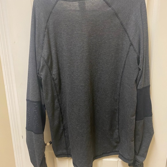 Avia-Black/Gray-Workout top-Mesh sleeve details - Picture 4 of 4